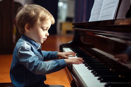 小孩 弹钢琴图片_小孩 弹钢琴图片下载_正版高清图片库_第2页-Veer图库