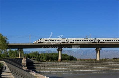 甘肃张掖：兰新高铁动车恢复通行-人民图片网