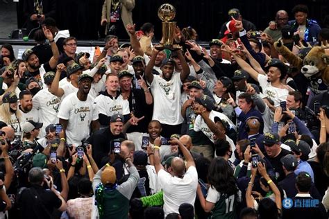 雄鹿官推庆祝夺冠：队史近50年来第一个NBA总冠军！！-直播吧zhibo8.cc