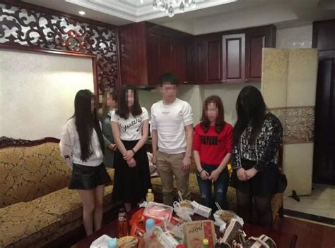 警方摧毁一卖淫团 缴获13箱招嫖卡片_图片频道__中国青年网