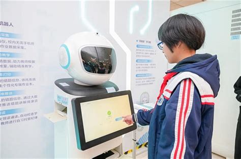 闵行：“魔镜健身房”“智慧机器人”……数字化赋能课后服务-教育频道-东方网