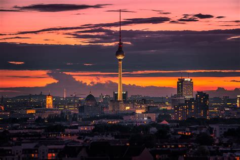 781511 Title East Berlin S Tv Tower, Alexanderplatz - Berlin Wallpaper ...