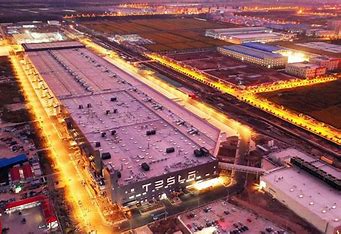 马斯克到访特斯拉上海超级工厂 的图像结果