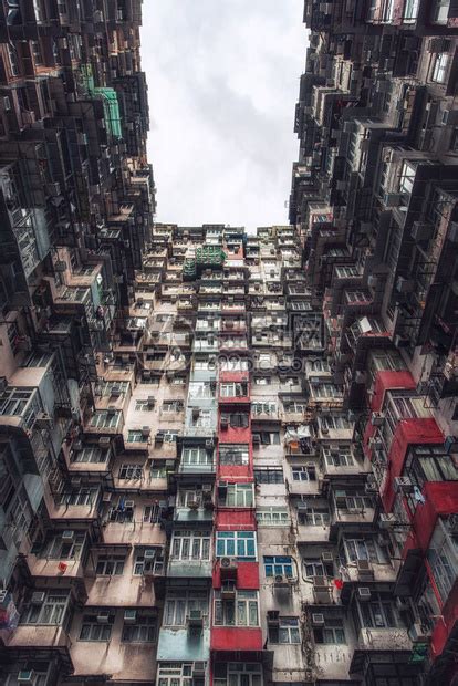 香港鲗鱼涌旧住宅区过度拥挤的房屋景观高清图片下载-正版图片506161891-摄图网