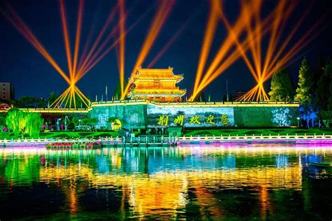 “夜经济”点亮古城新“夜”态——荆州打造城市文化IP助推夜间文旅经济发展 - 荆州市文化和旅游局