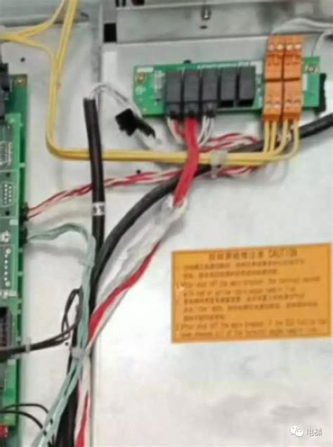 关于三菱电梯ucmp装置串行通讯故障的分析_插件接口
