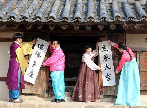 韩国首尔：国立民俗博物馆立春贴上汉字春联
