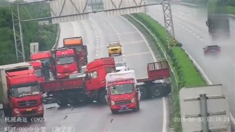 大货车惨烈交通事故合集,太可怕了!_唐山交通安全微发布-梨视频官网-Pear Video