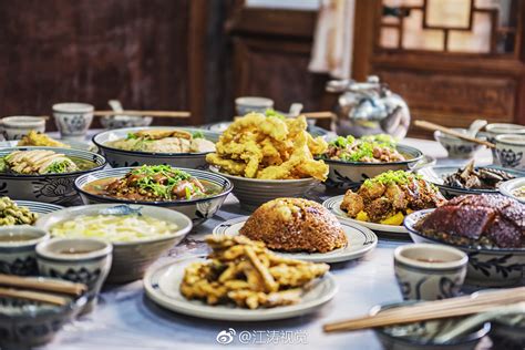 巴中十大碗是巴中特有的美食形式，也是川北最具特色的宴席之一
