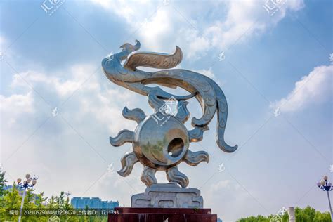 中国湖北荆州城标金凤腾飞雕塑,都市风光,建筑摄影,摄影素材,汇图网www.huitu.com
