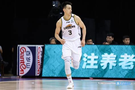 身高一米八五的赵继伟，是中国男篮阵中真正的高富帅