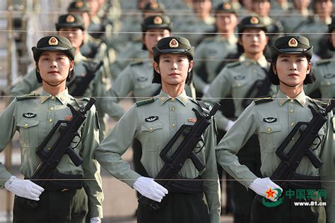 Female Chinese soldiers prepare for the National Day military parade (7 ...