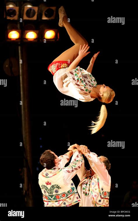 Acrobatics in circus hi-res stock photography and images - Alamy