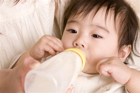 宝宝喝奶图片_宝宝喝奶素材_宝宝喝奶高清图片_摄图网图片下载