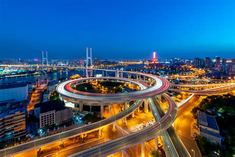 上海：拟从5月22日起逐步恢复跨区公共交通，全市所有寄递企业的分拨中心、分支机构和营业网点预计到6月中上旬全部恢复运营 | 每日经济网