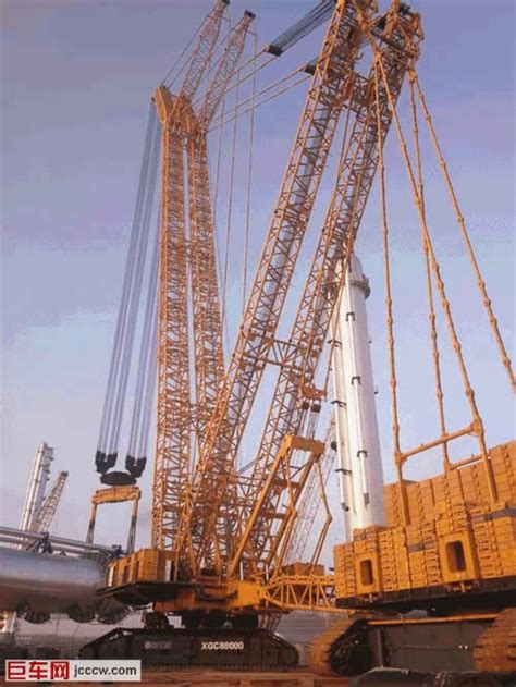 震撼！全球最大4000吨级履带式起重机这样吊装作业_凤凰网视频_凤凰网