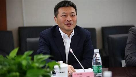 唐勇辞任华润置地董事会主席，但并未离开|界面新闻 · 地产