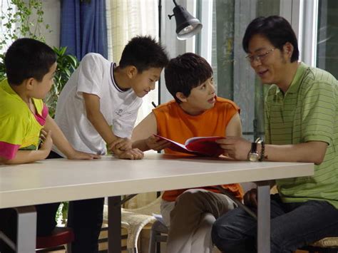 《家有儿女3》第15集02：刘梅邀请玛丽到他们家，她两因为给孩子吃什么而起争执_高清1080P在线观看平台_腾讯视频
