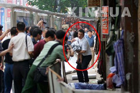 重庆警方成功处置"5·14"持刀劫持人质案(组图)_新闻中心_新浪网
