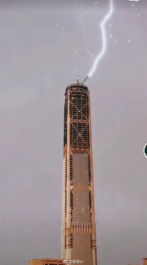 天津117大厦昨天傍晚被雷击中且安然无恙|天津市|雷击_新浪新闻