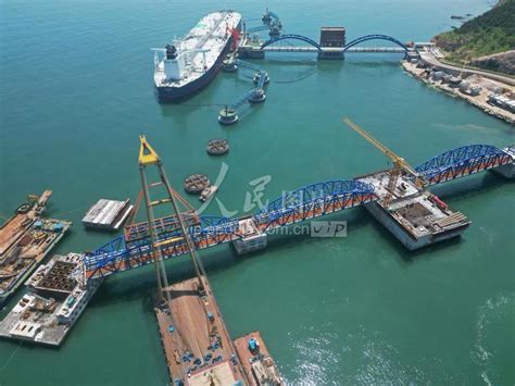 山东烟台：第二座30万吨级原油码头建设正忙-人民图片网
