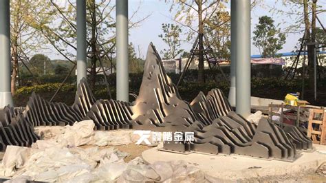 广州公园玻璃钢雕塑摆件定制