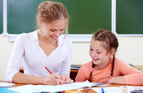 孩子在家写作业时，作为家长，正确的做法是什么？