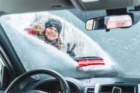 雪雨后洗车笑着男人的清风高清图片下载-正版图片506279050-摄图网