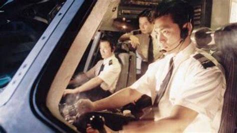 《紧急迫降》 中国首部空难电影，由真实事件改编！