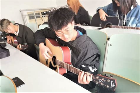 吉他协会开展了吉他培训课- 太原工业团委网