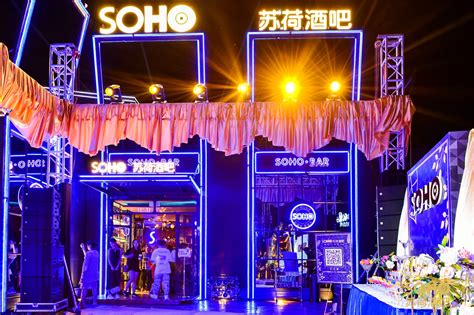 海口市苏荷酒吧LED P3.91透明屏项目_深圳深蓝视讯科技有限公司