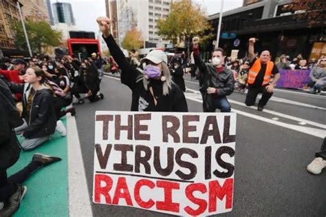 抗议美国种族歧视，多国民众举行游行示威_手机新浪网