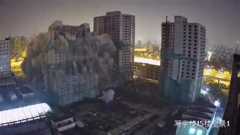 实拍：上海百亿烂尾楼凌晨爆破 网友以为是地震_凤凰网视频_凤凰网