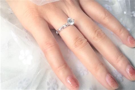 女士戒指戴右手可以吗 女生佩戴戒指的规则 - 中国婚博会官网
