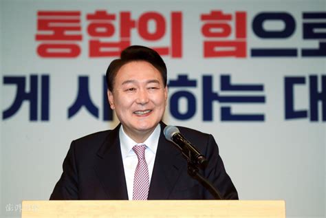 尹锡悦就任韩国总统后首个日程：零时在地堡听取军方报告(含视频)_手机新浪网