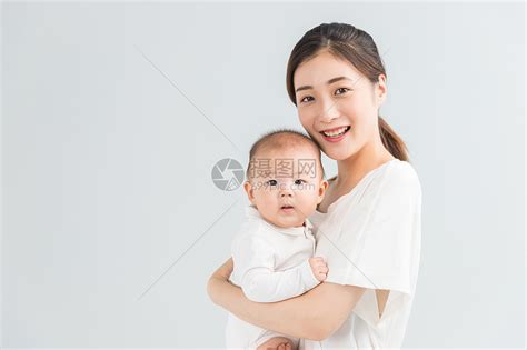 母婴妈妈抱着宝宝高清图片下载-正版图片500962157-摄图网