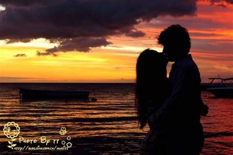 夕阳晚霞下的情侣高清图片下载-正版图片500739911-摄图网