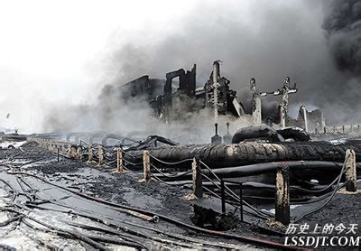 2010年7月16日大连新港中石油输油管道发生爆炸起火 - 历史上的今天