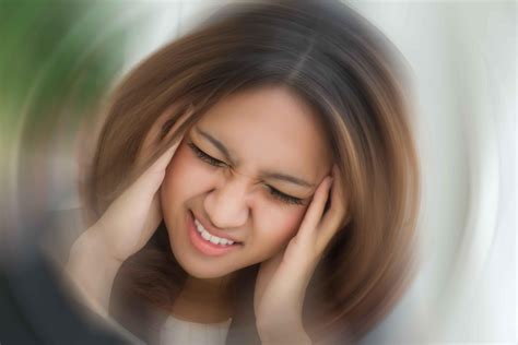 偏头痛是什么原因引起的 有怎么症状？该怎么缓解？-健康经验本