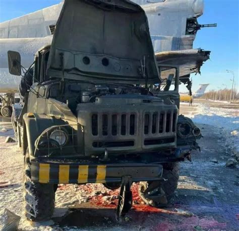 乌军轰炸俄罗斯本土战略机场，预示着乌克兰战法的改变！