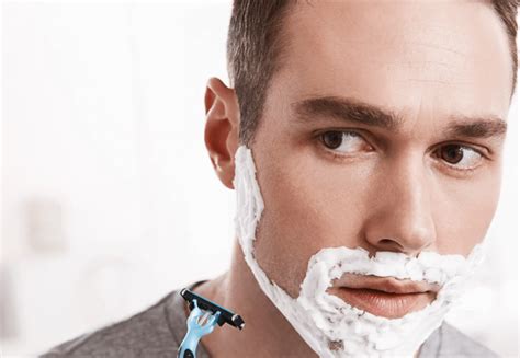 刮胡子的正确方法 - 如何剃须以避免剃刀肿块 - 知乎