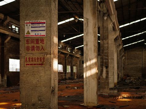 旧废弃工厂的工业内部高清图片下载-正版图片504182805-摄图网