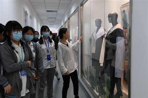 教育部民族司调研组到上海市群益职业技术学校视察内职班工作