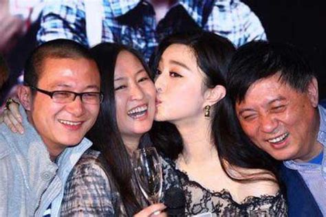 惊爆：25位香港女明星与同性接吻瞬间（图）_奋斗_新浪博客