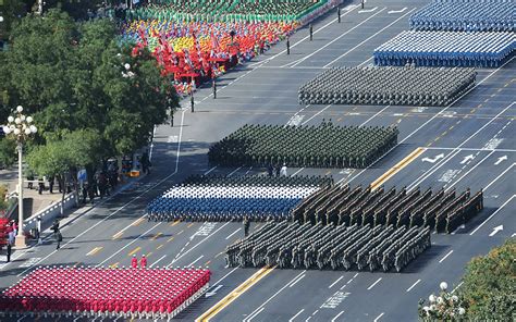 回顾国庆70周年大阅兵：三军仪仗队接受国家和人民的检阅