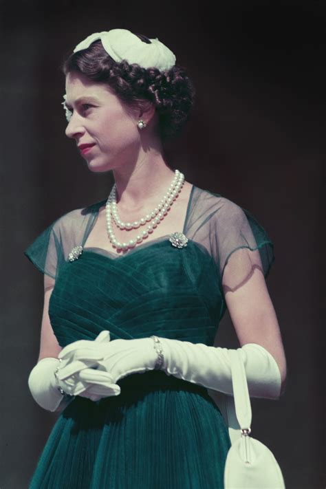 英国女王盛况空前的加冕仪式，开启了伊丽莎白二世的新时代！_腾讯视频