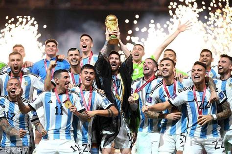 2022卡塔尔世界杯决赛：梅西双响姆巴佩戴帽 阿根廷总比分7-5法国第三次夺冠_荔枝新闻
