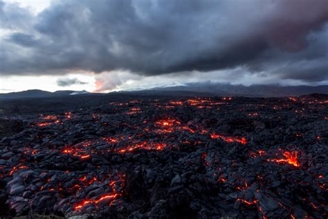 冰岛火山震撼场面：火山云升至万米高_新浪图片