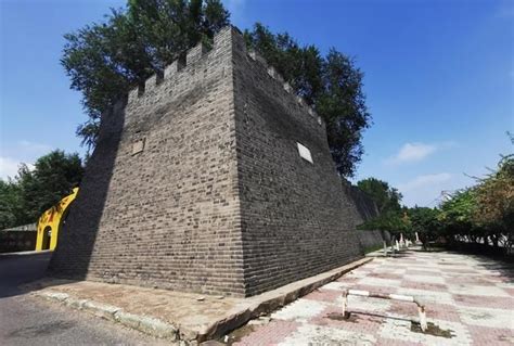 锦州这段坐落在市区中心的古城墙是何来历?是古迹,还是人工建筑|锦州|古城墙|城墙_新浪新闻