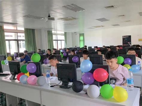 中国大学生在全球编程大赛中获得季军_天极网